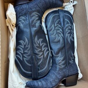 Tecovas - The Annie in Limited Edition Navy Blue Sueded Caiman